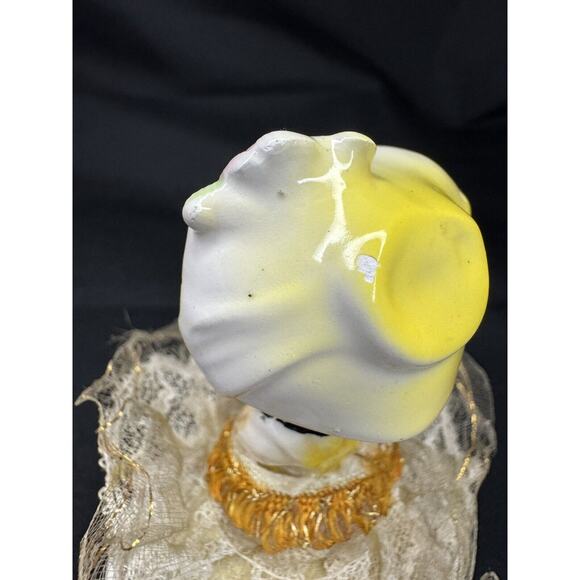 Vintage Ceramic Japan Figurine Southern Belle Bouquet & Lace Cloth Dress - Picture 5 of 9